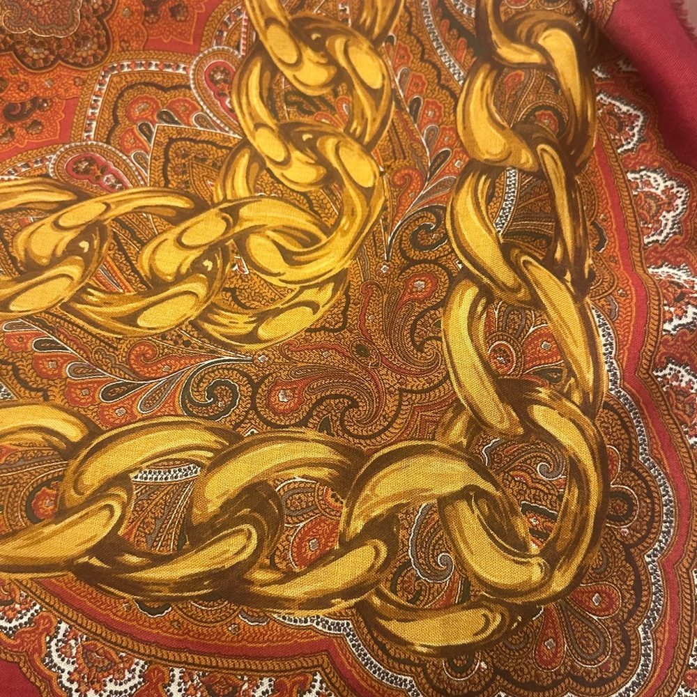 ✔️#81 Exceptionally beautiful Flawless Chanel Marama Shawl - Scarf 54” X 54” - Picture 9 of 9